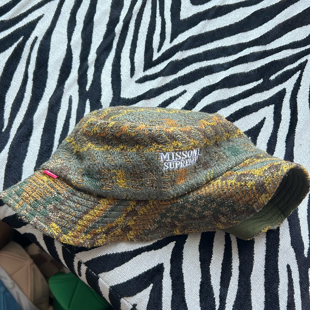 Missoni x supreme bucket hat